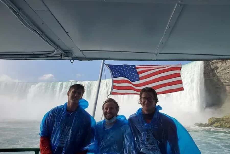 Niagara Falls, USA: Guided Tour with Maid of the Mist Cruise - The guided walk and the story before the boat