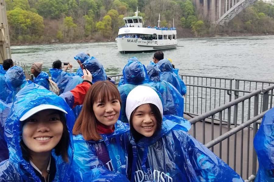 Niagara Falls, USA: Guided Tour with Maid of the Mist Cruise - What the walking and weather demand