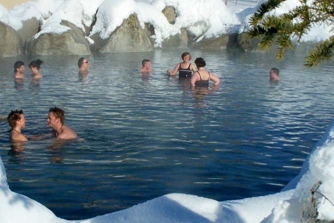 Northern Lights & Chena Hot Springs Tour - The 60-mile ride from Fairbanks to Chena