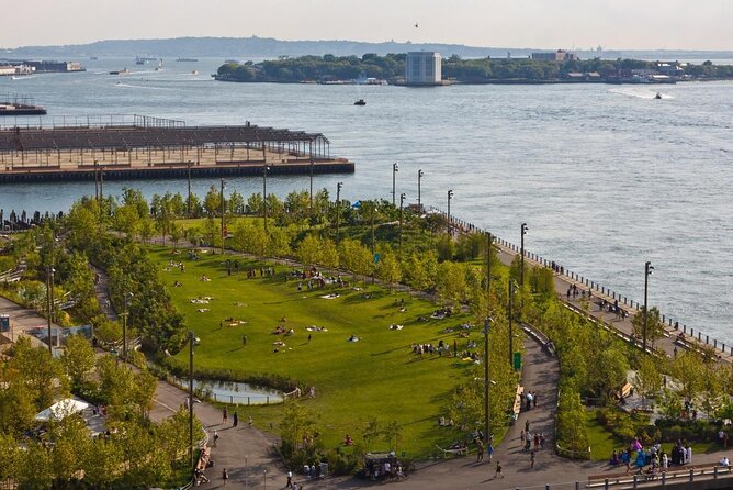 NYC Bus Tour of Brooklyn, Bronx, Queens: Art, Food & Sports - Brooklyn Bridge Park and DUMBO views