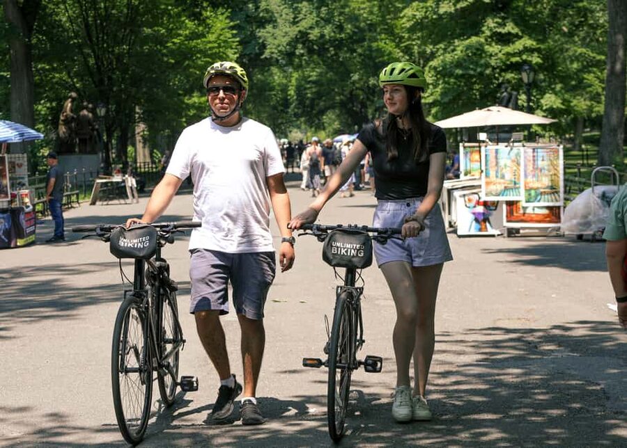 NYC: Central Park Bike Rentals - The short walk into Central Park