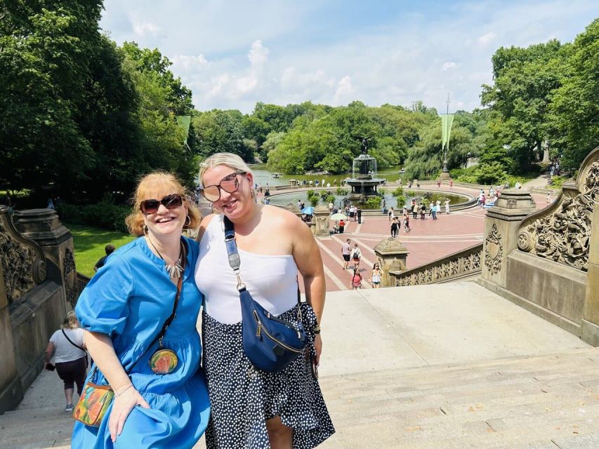 NYC: Central Park Celebrity Homes & Film Spots Pedicab Tour - The Mall, Cherry Hill, and Bow Bridge