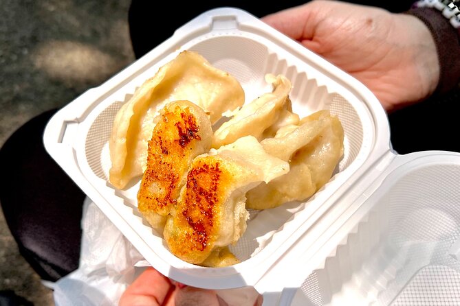 NYC: Chinatown & Little Italy Food Tour with 7 Flavorful Tastings - Why the guide can make or break the day