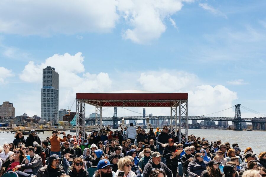 NYC: Circle Line 1.5-Hr Landmarks Skip-The-Box-Office Cruise - The guide, audio options, and onboard comfort