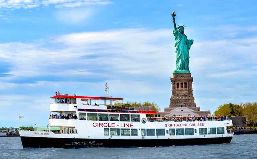 NYC: Circle Line 1-Hr Statue of Liberty Skip-The-Line Cruise - The Manhattan skyline from the Hudson