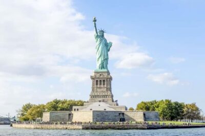 Circle Line 1-Hr Statue of Liberty Skip-The-Line Cruise