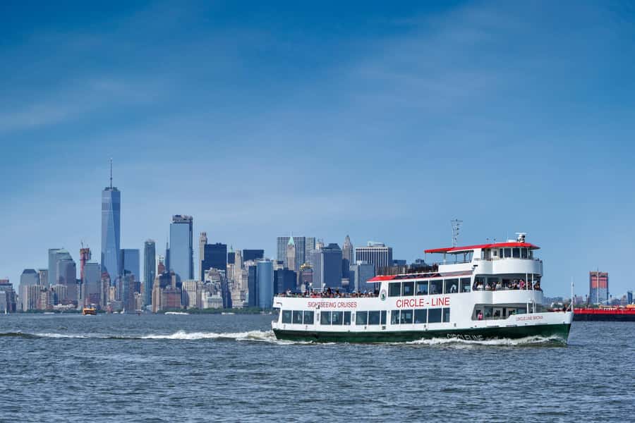 NYC: Circle Line 1-Hr Statue of Liberty Skip-The-Line Cruise - Getting close to the Statue of Liberty