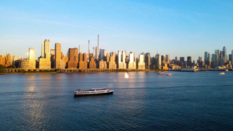 NYC: Circle Line 2h Harbor Lights Cruise Skip-The-Box-Office - Is $45 good value for two hours?