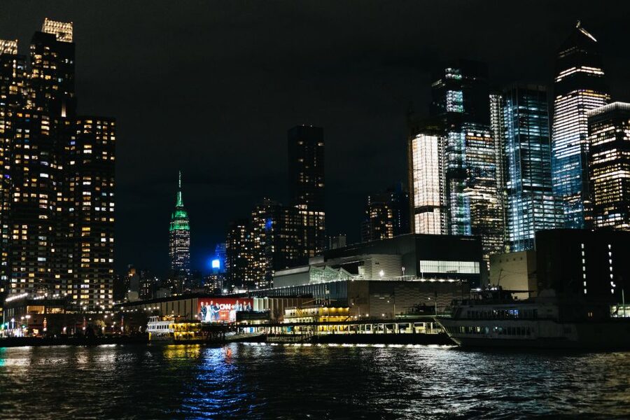 NYC: Circle Line 2h Harbor Lights Cruise Skip-The-Box-Office - Chrysler Building and the return to the pier