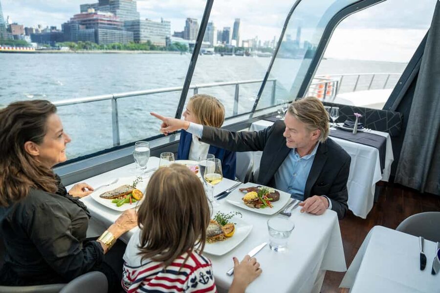 NYC: City Cruises Luxury Brunch, Lunch or Dinner Cruise - Brooklyn Bridge, Manhattan Bridge, and Williamsburg Bridge