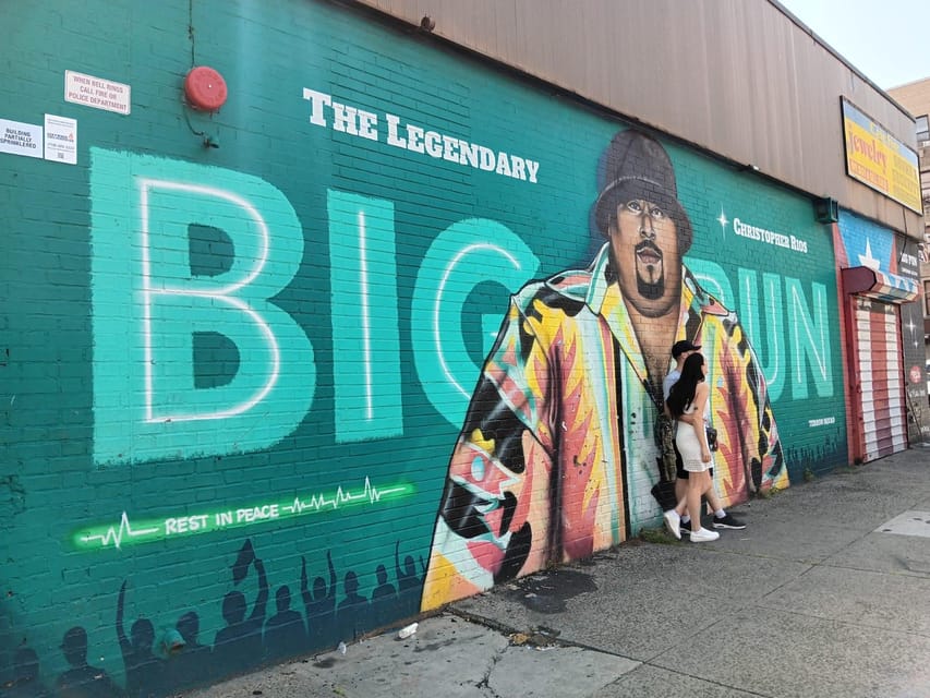 NYC: Contrasts of Bronx, Queens, Brooklyn, & Manhattan Tour - The strongest part is the guide