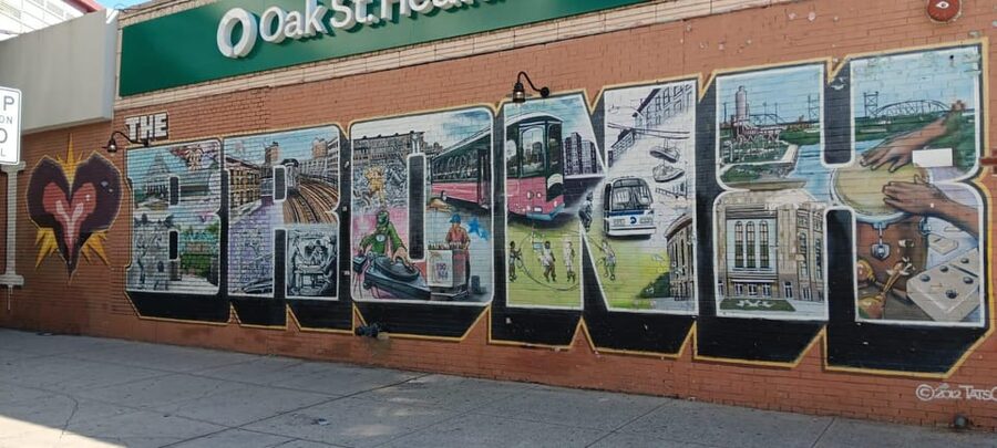 NYC: Contrasts of Bronx, Queens, Brooklyn, & Manhattan Tour - Harlem begins with 125th Street and Black cultural history