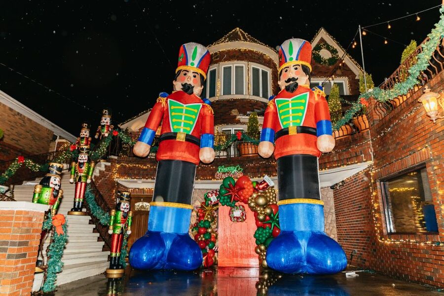 NYC: Dyker Heights Christmas Lights & Skyline View Bus Tour - The East River return to Bryant Park