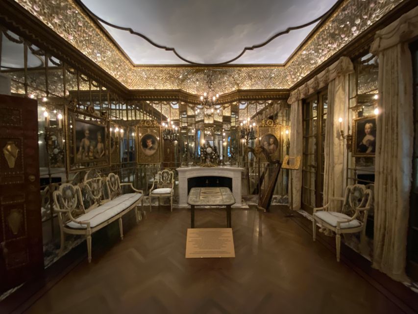 NYC: Gilded Age Mansions Guided Tour - Entering 972 Fifth Avenue