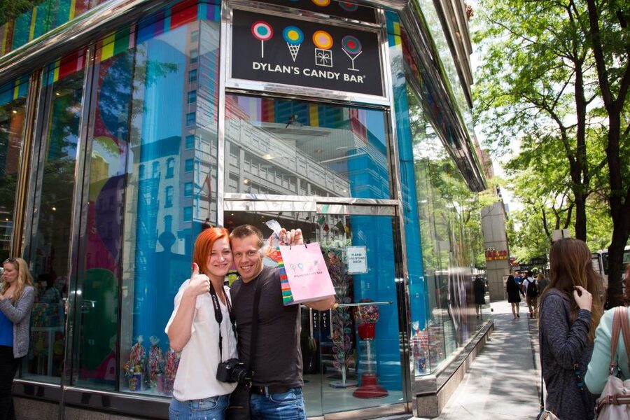 NYC: Gossip Girl Sites Bus Tour - Guides who keep the bus lively
