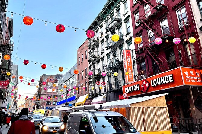NYC: Greenwich Village Food Tour with 6 Locals Favorites Dishes - The guides shape the afternoon