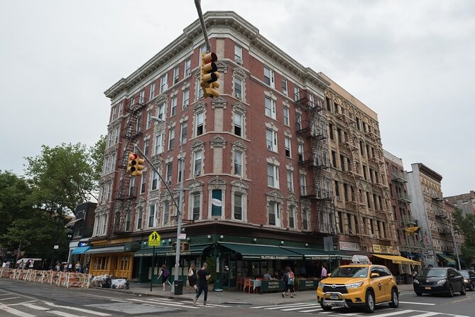 NYC: Greenwich Village Food Tour with 6 Locals Favorites Dishes - Pace, group size, and comfort