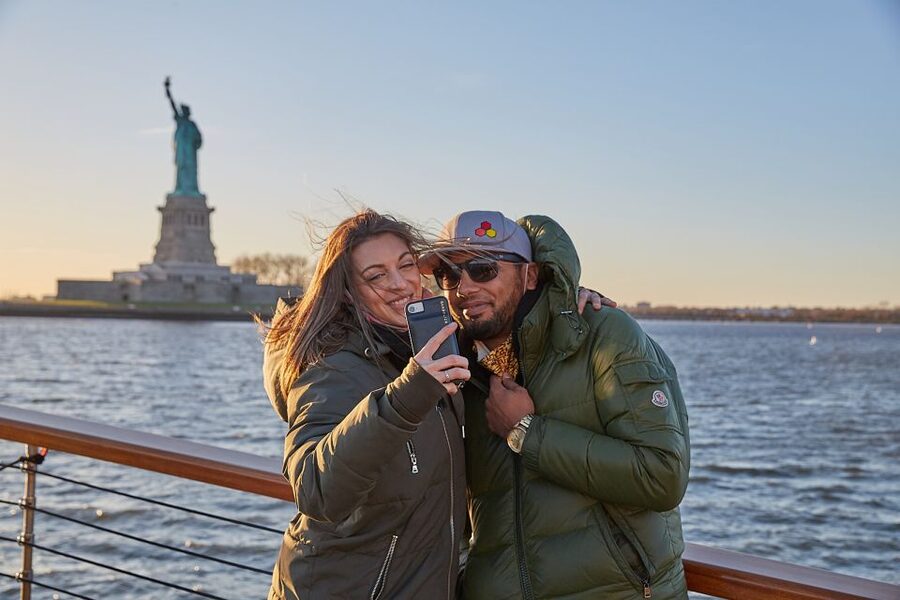 NYC: Holiday Yacht Cruise with Jazz, Cocoa & Carols - Inside the decorated Manhattan or Manhattan II
