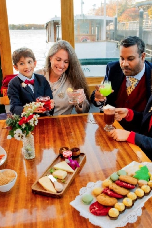 NYC: Holiday Yacht Cruise with Jazz, Cocoa & Carols - The first sights: Battery Park, South Street Seaport, and the Financial District