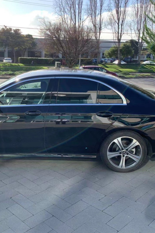 NYC: JFK Airport to Manhattan or Brooklyn Private Transfer - The first hour: from the airport to the city