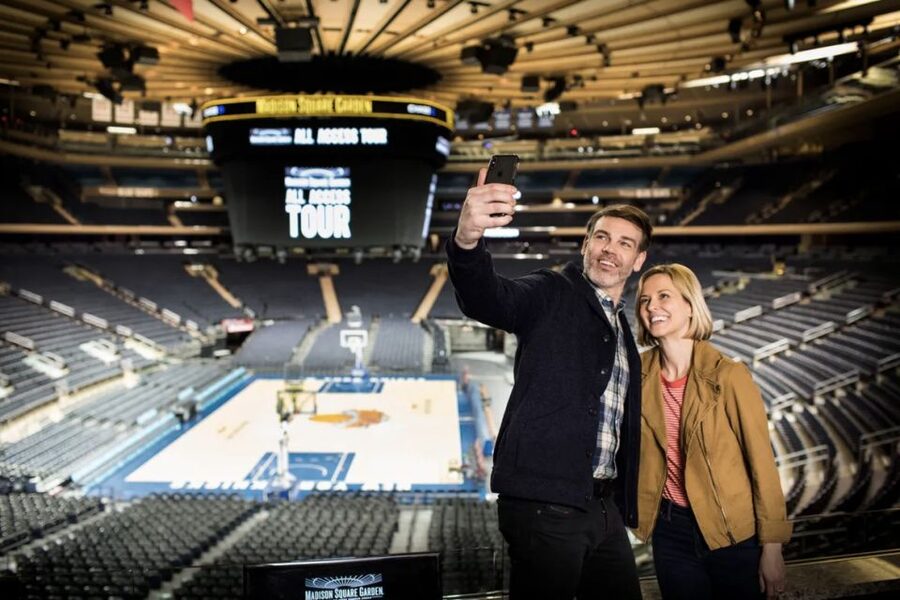 NYC: Madison Square Garden Tour Experience - Locker rooms, benches, and the limits of backstage access