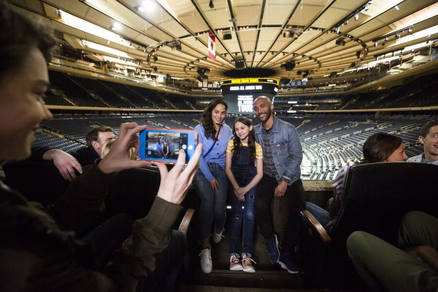 NYC: Madison Square Garden Tour Experience - Language help and practical planning
