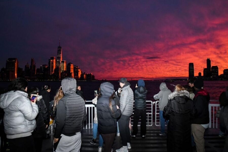 NYC: Manhattan & Statue of Liberty Cruise with Shuttle Bus - The guides are part of the attraction
