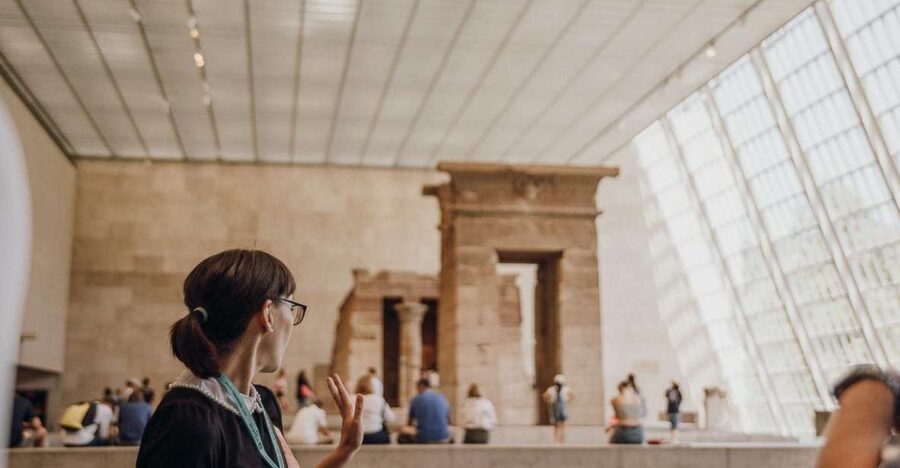 NYC: Meet the Met – Extended 3hr Small-Group Tour - Meeting the guide beneath the seated Pharaoh