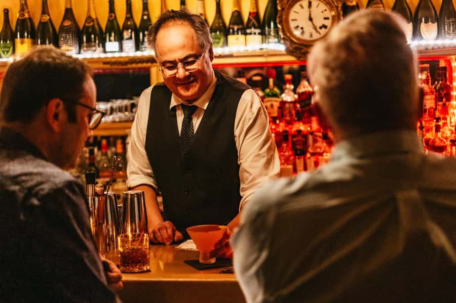 NYC: Speakeasy Drinks and Prohibition History Tour - Practical clothing, ID, and walking advice