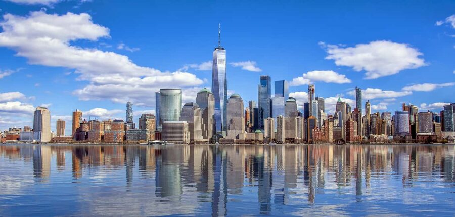 NYC: Starship Landmark 90 Minute Sightseeing Cruise - Guides, commentary, and the sound level
