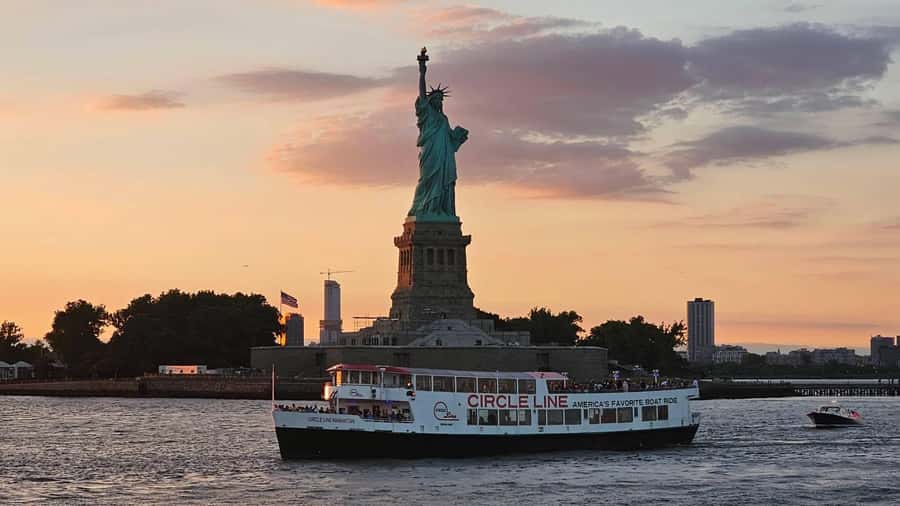 NYC: Statue of Liberty Sunset Cruise Skip-the-Line Ticket - Key points at a glance