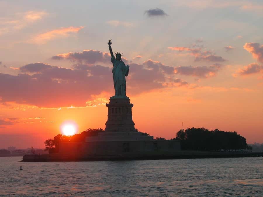 NYC: Statue of Liberty Sunset Cruise Skip-the-Line Ticket - How crowded is it, and where should you sit?