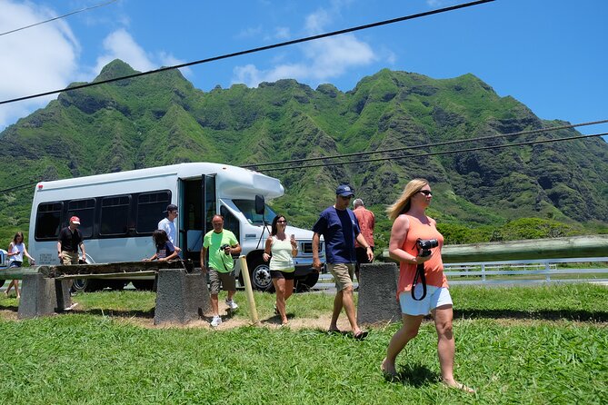 Oahu Circle Island Tour with Waimea Waterfall - Diamond Head, Kapiolani Park, and the southeast coast