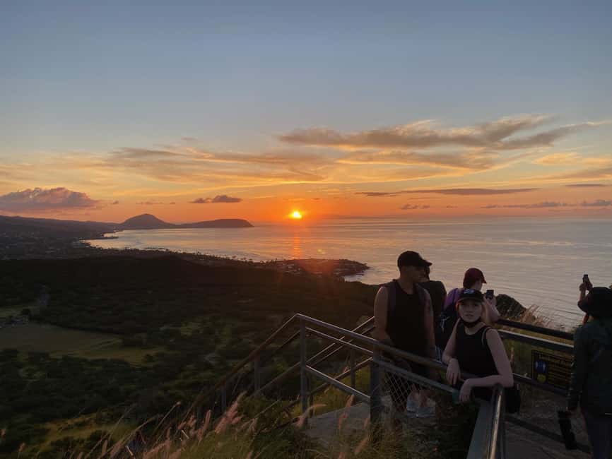 Oahu: Diamond Head Hike with Roundtrip Transportation - Crowds, waiting, and the real pace of the morning