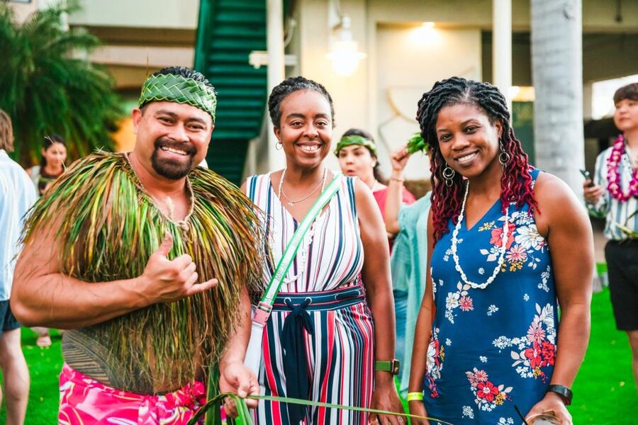 Oahu: Ka Moana Luau Dinner and Show at Aloha Tower - Choosing Between Standard and Celebrity Seating