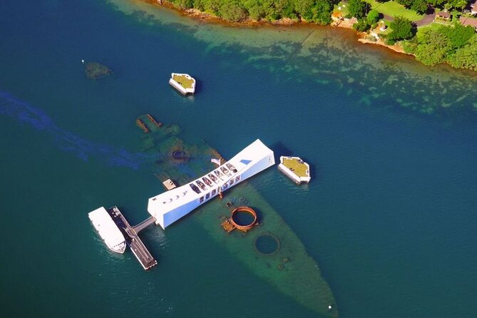 Oahu: Pearl Harbor USS Arizona Memorial - Downtown Honolulu gives the history a wider frame