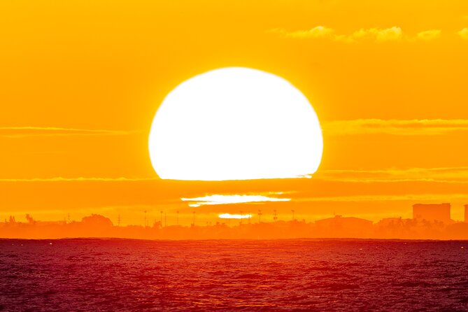 Oahu's Waikiki Coast: Moana’s Sunset Cocktail Sail - Drinks, Music, and the Mood on Board