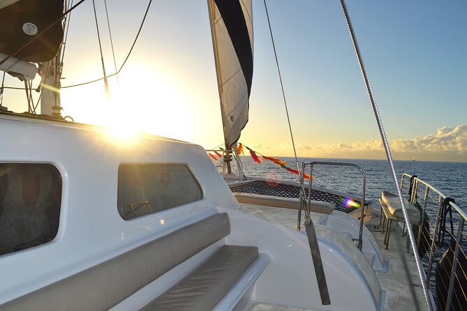 Oahu's Waikiki Coast: Moana’s Sunset Cocktail Sail - Sunset Photography and the Best Place to Sit