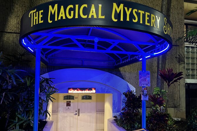 Oahu: The Magical Mystery Show! at Hilton Waikiki Beach Hotel - Close-up magic with Shoot Ogawa