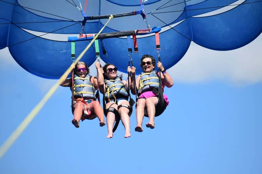 Oahu: Waikiki Parasailing - The lift, the height, and the view