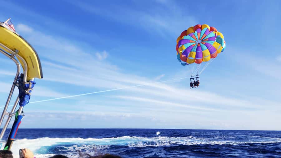 Oahu: Waikiki Parasailing - What the one-hour schedule really means