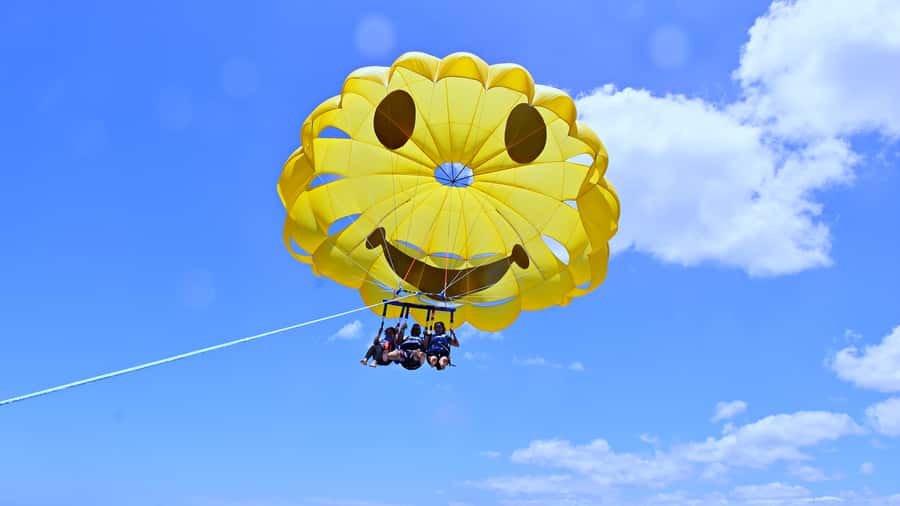 Oahu: Waikiki Parasailing - The boat ride into open water