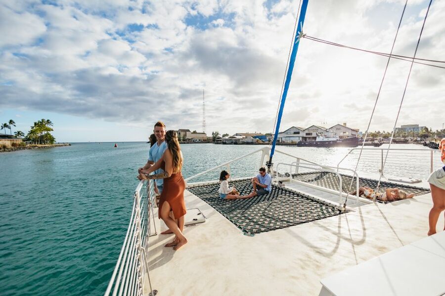 Oahu: Waikiki Sunset Catamaran Cocktail Cruise - Cocktails, drinks, and the onboard mood