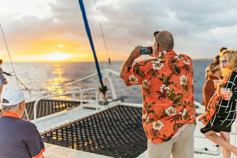 Oahu: Waikiki Sunset Catamaran Cocktail Cruise - The Hanu Lani and the first minutes on board