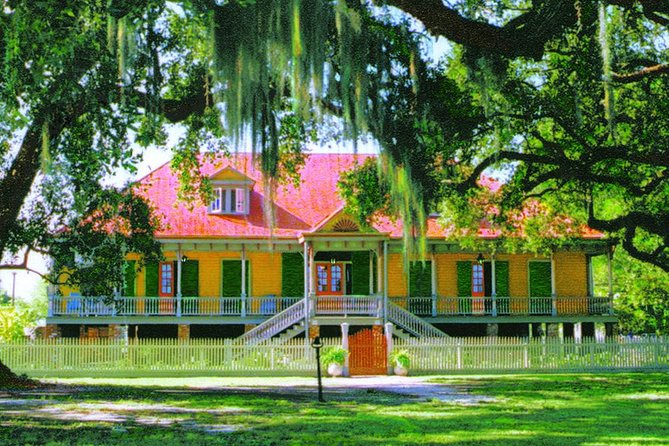 Oak Alley and Laura Plantation Tour with Transportation from New Orleans - Two plantations, two very different stories