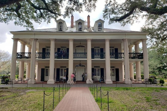 Oak Alley and Laura Plantation Tour with Transportation from New Orleans - Leaving New Orleans along the Great River Road