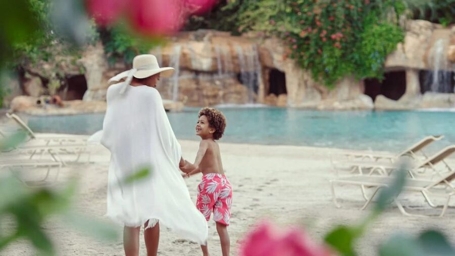 Orlando: Discovery Cove Admission Ticket & Additional Parks - Freshwater Oasis and Serenity Bay