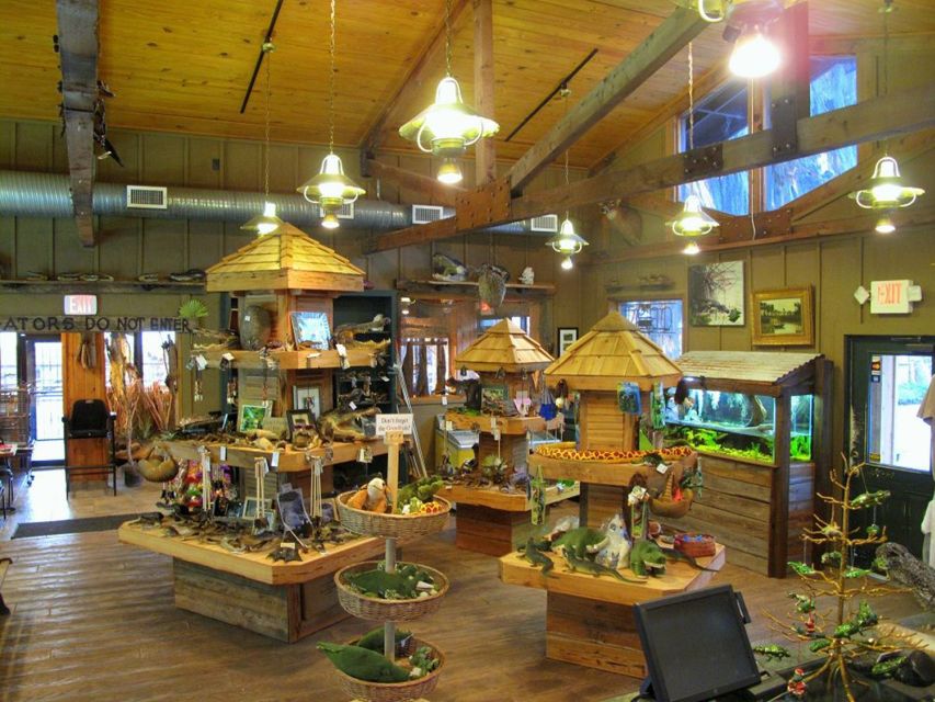 Orlando: Everglades Airboat Ride and Wildlife Park Ticket - Shows, food, and extra things to do
