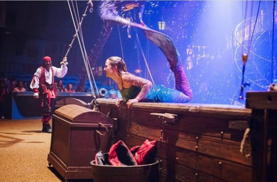 Orlando: Pirates Adventure Dinner Show with Drinks - Dinner served during the performance