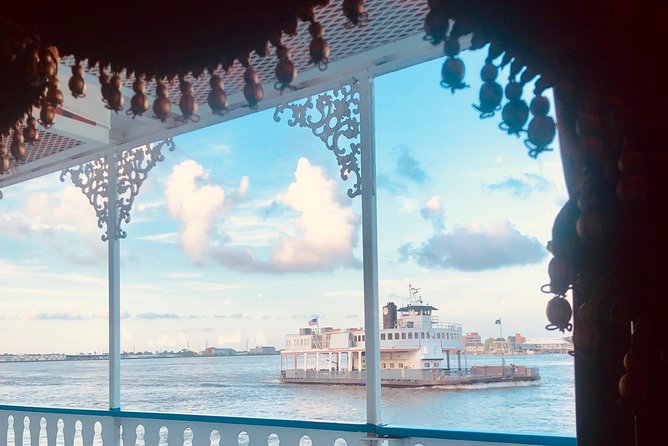 Paddlewheeler Creole Queen Historic Mississippi River Cruise - Why this cruise works in New Orleans